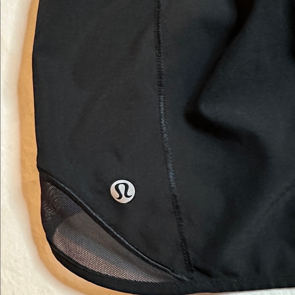 Lululemon Hotty Hot Short *Long 4" Size 10 - Picture 5 of 9